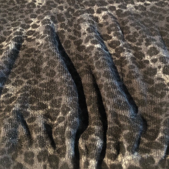 GUC Aritzia Wilfred Grey Black Animal Print Light Weight Sweater Size Medium - Picture 6 of 6